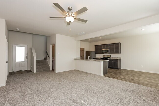 Photo - 1328 Redpine Dr