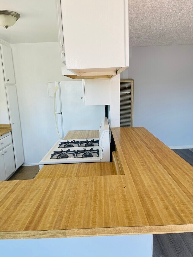 Photo - 17082 Chatsworth St Rental