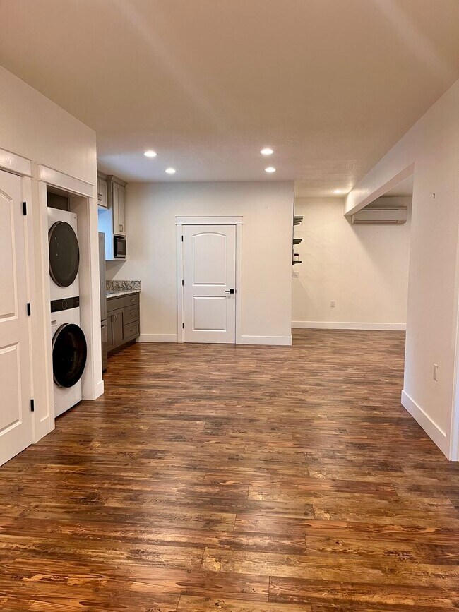 1184 Rutherford Dr