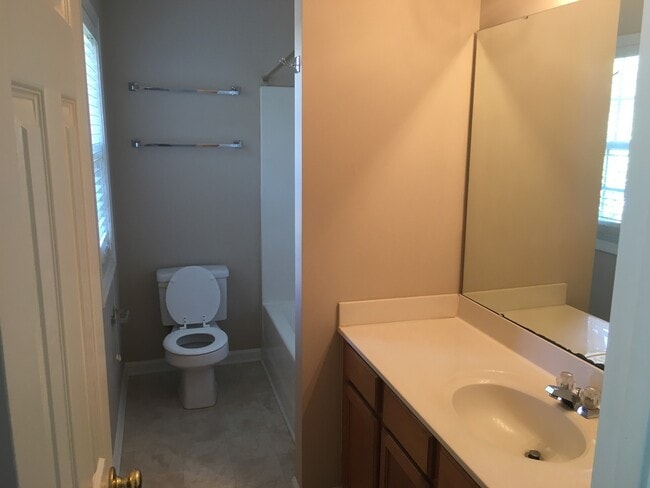 Photo - 2401 Laurel Falls Ln