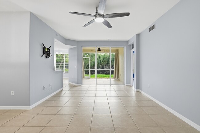Photo - 1375 Henley St Unidad Apt 403