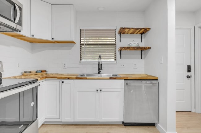 Photo - 2907 Woodrich Dr Unidad A