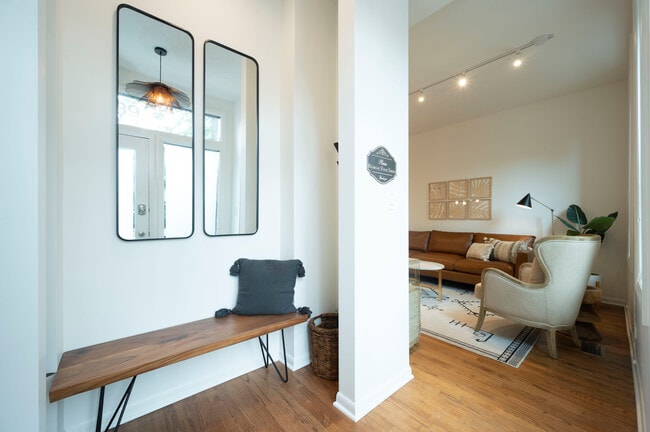 Photo - 1939 N Honore St Unit 1F