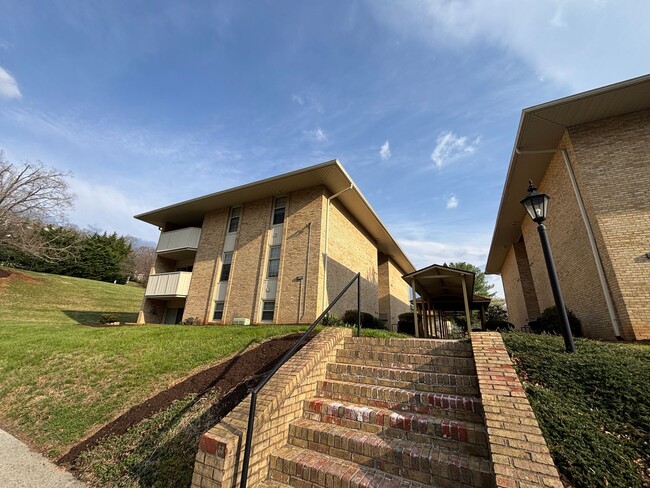 Building Photo - 5260 Crossbow Cir