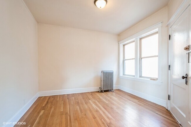 4248 N Lamon Ave Unit 2B
