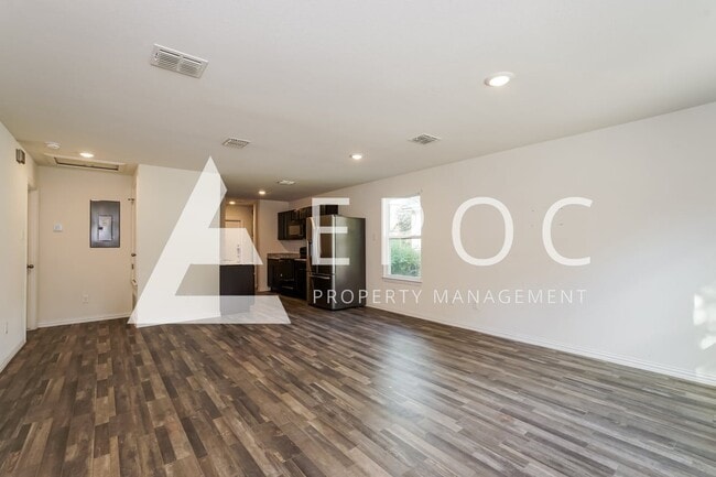 Photo - 719 N 13th St