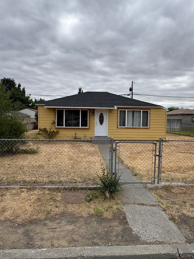 Building Photo - Cute 2 bed 1 bath ho e for rent in Ephrata