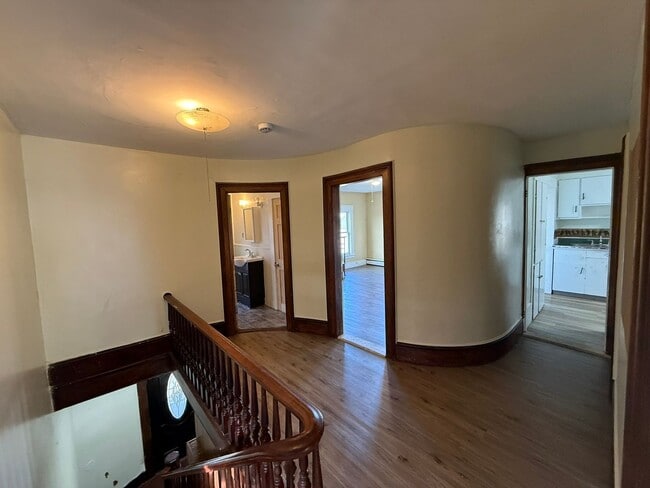 Building Photo - 278 Pleasant St Unit 2