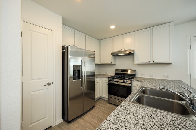 Photo - 4515 Emma Way