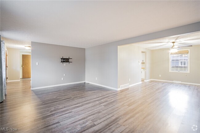 Building Photo - 472 Gresham Dr Rental