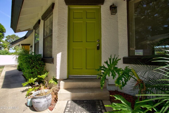 Photo - 2215 W Augusta Ave