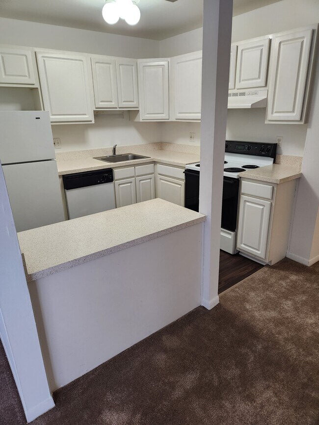 Kimberly Club Apartments Sterling Heights, MI