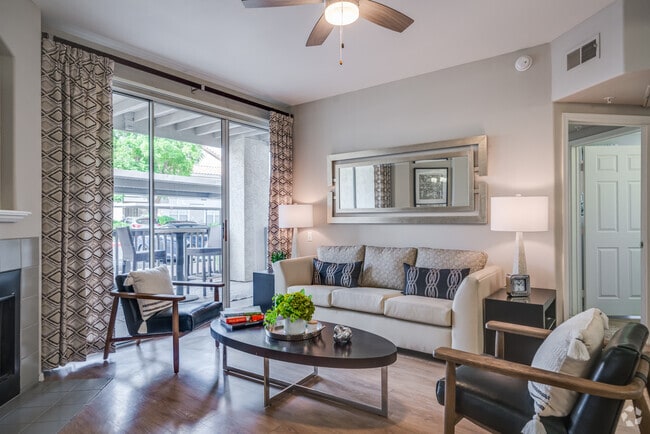 2BR, 2BA - 1,075SF