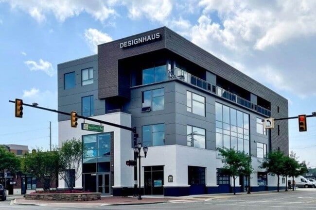 Building Photo - The MiL Rental