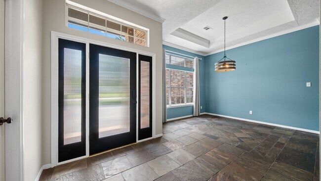 Photo - 118 Hillsborough Dr W