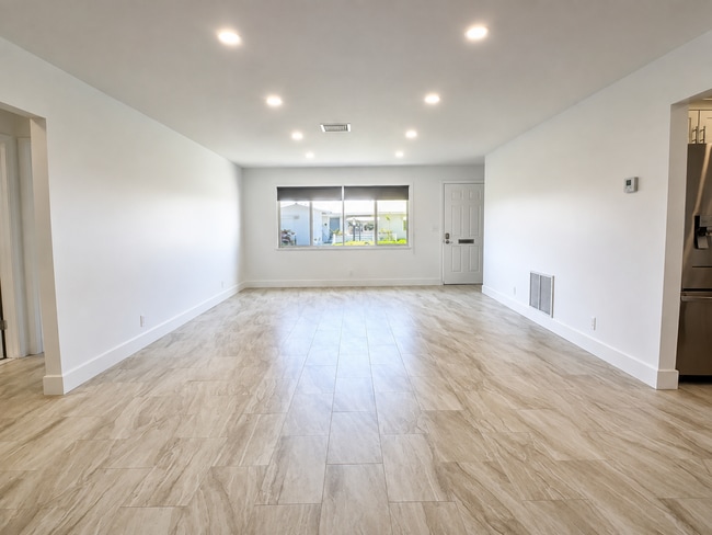Photo - 1590 SW 14th Ave