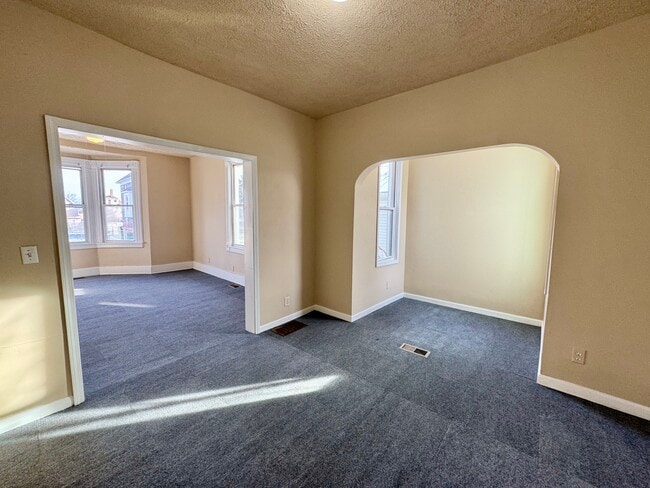 Photo - 641 Garfield Ave SW