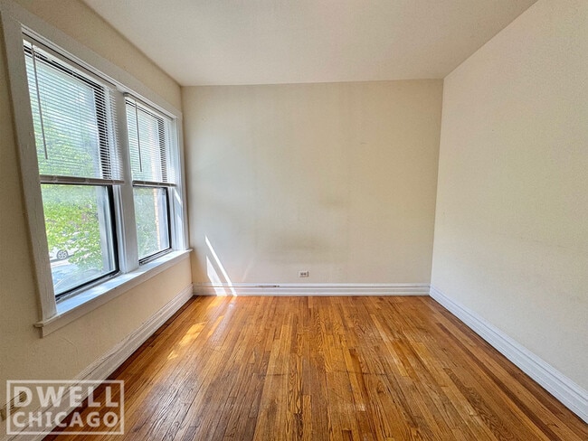 Building Photo - 1500 N Kedzie Ave Unit 1F Rental