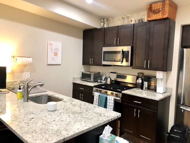 Building Photo - 19 Plymouth St Unit 3