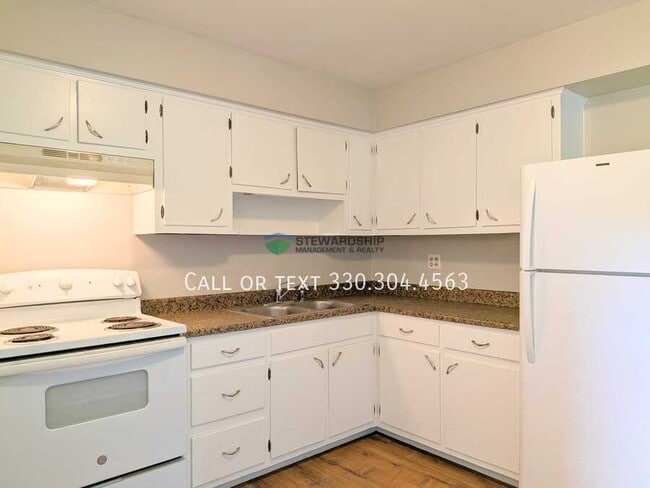 Building Photo - 614 Highland Dr Unit B1