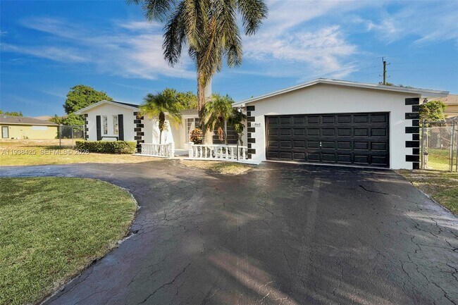 Photo - 860 NW 207th St