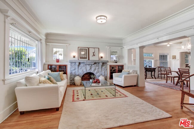 Photo - 1246 W 48th St