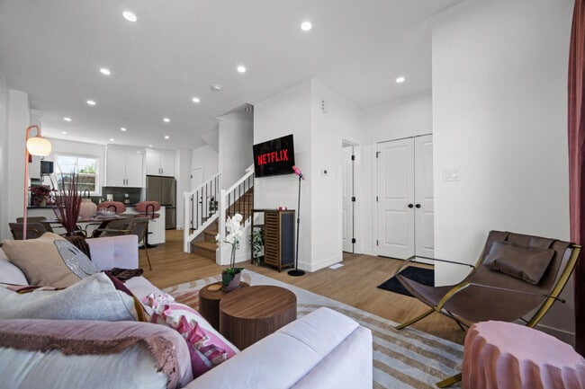 Photo - 11021-11155 155 St NW Unit SI ID1308632P