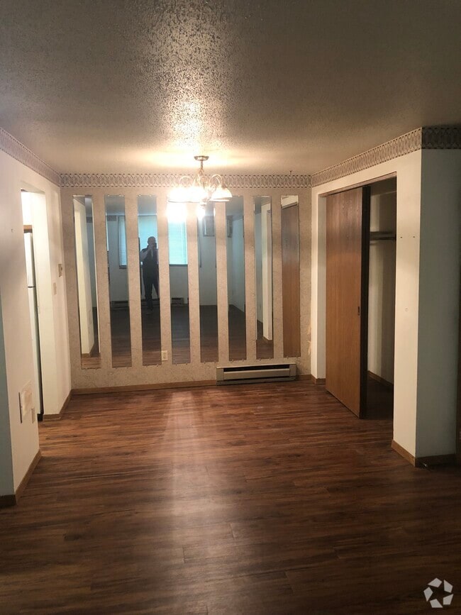 Building Photo - 906 Benton Dr Unit 14 Rental
