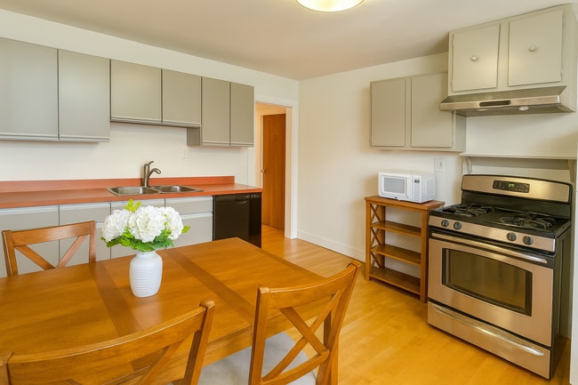 Building Photo - 54 Webster Ave Unit 3R Rental