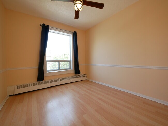 Photo - 1383 Queen St E Unit 206