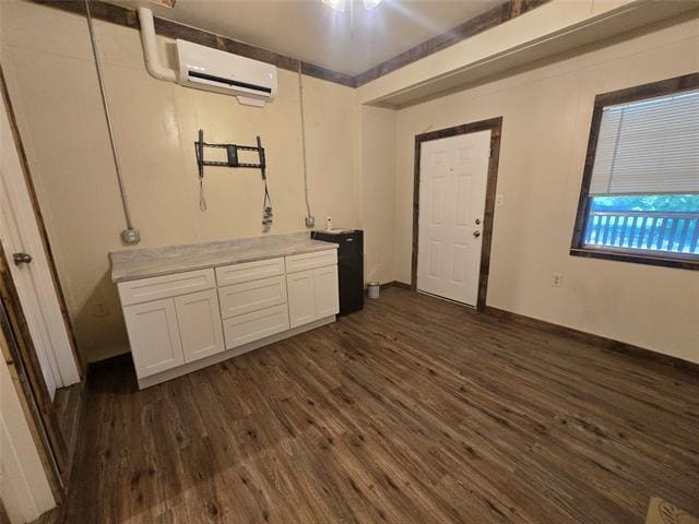 Building Photo - 217 E 3rd St Unit B Rental