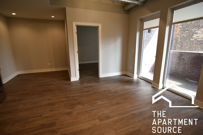 Photo - 3833 N Broadway Unidad 419