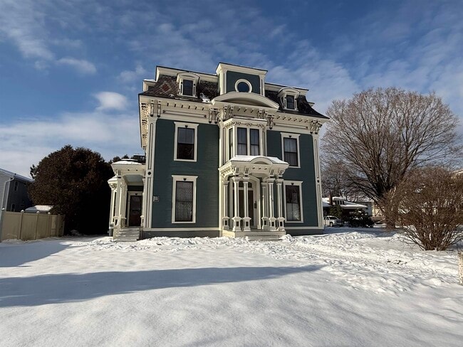 Building Photo - 79 Pine St Unit 6