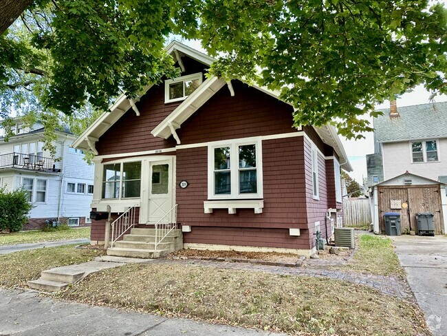 Building Photo - 2019 N 12th St Rental