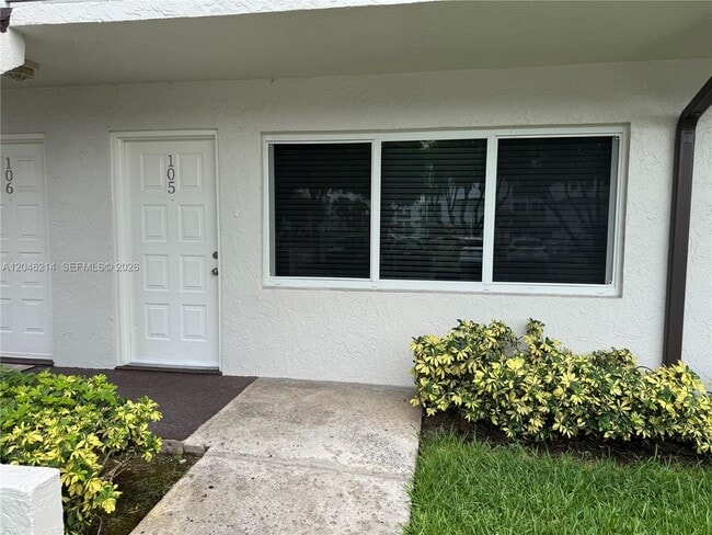 Building Photo - 8695 NW 6th Ln Unit 2-105