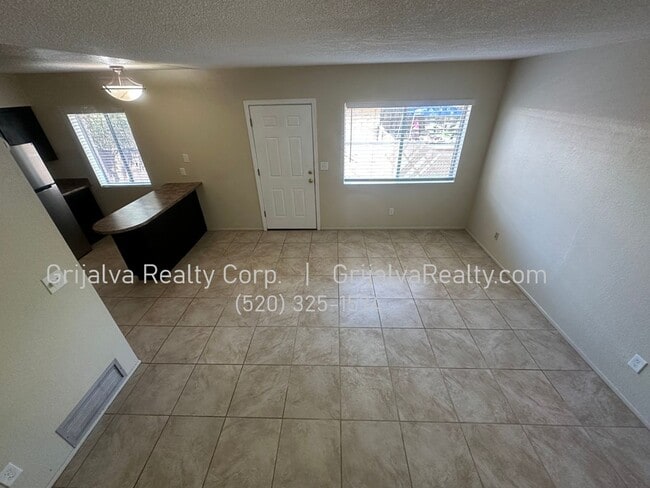 Photo - 1014 E 12th St Unit 1020