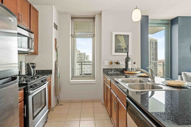 Photo - 576 W Kinzie St