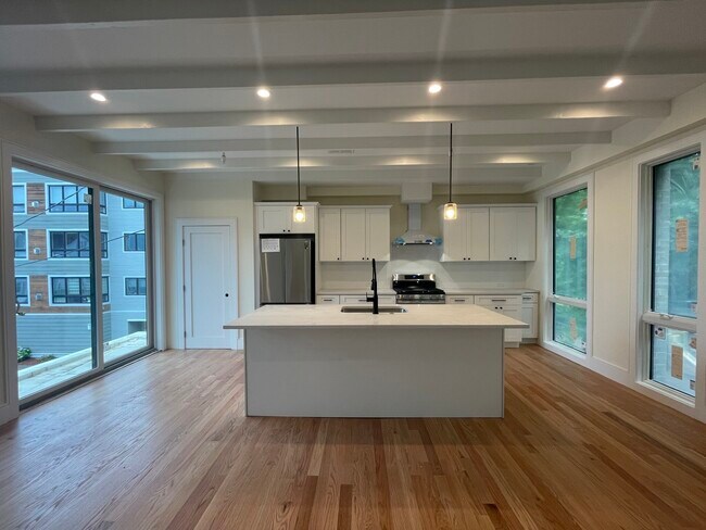 Building Photo - 65 Cameron St Unit 3 Rental