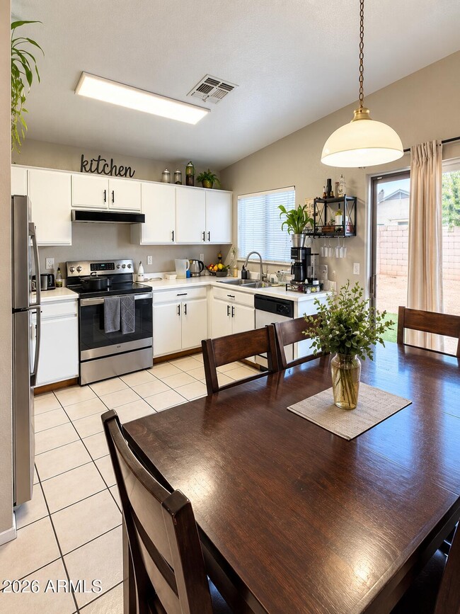 8634 W Mariposa Dr