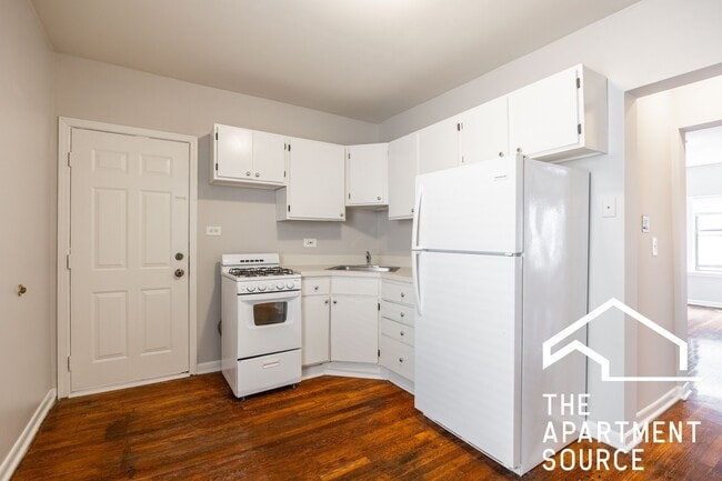 Building Photo - 5748 N Winthrop Ave Unit 302