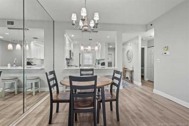 Photo - 6082 SE Landing Way Unidad 7