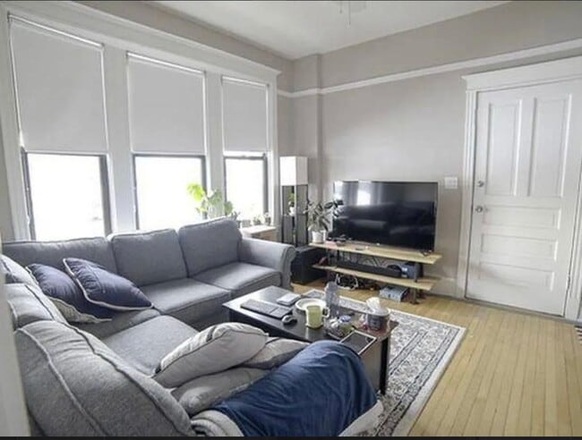 Photo - 2117 N Kedzie Blvd Unit 3R