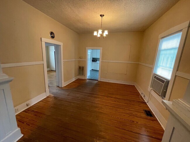 Photo - Pensacola - East Hill - 2 Bedroom, 1 Bathroom