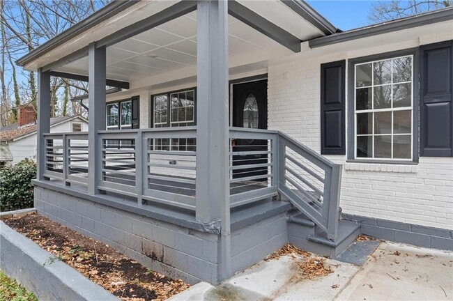 170 Stanhope Cir NW
