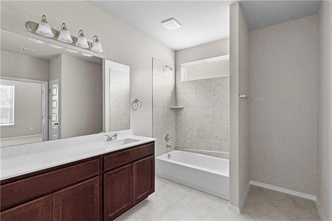 Photo - 124 Fabion St