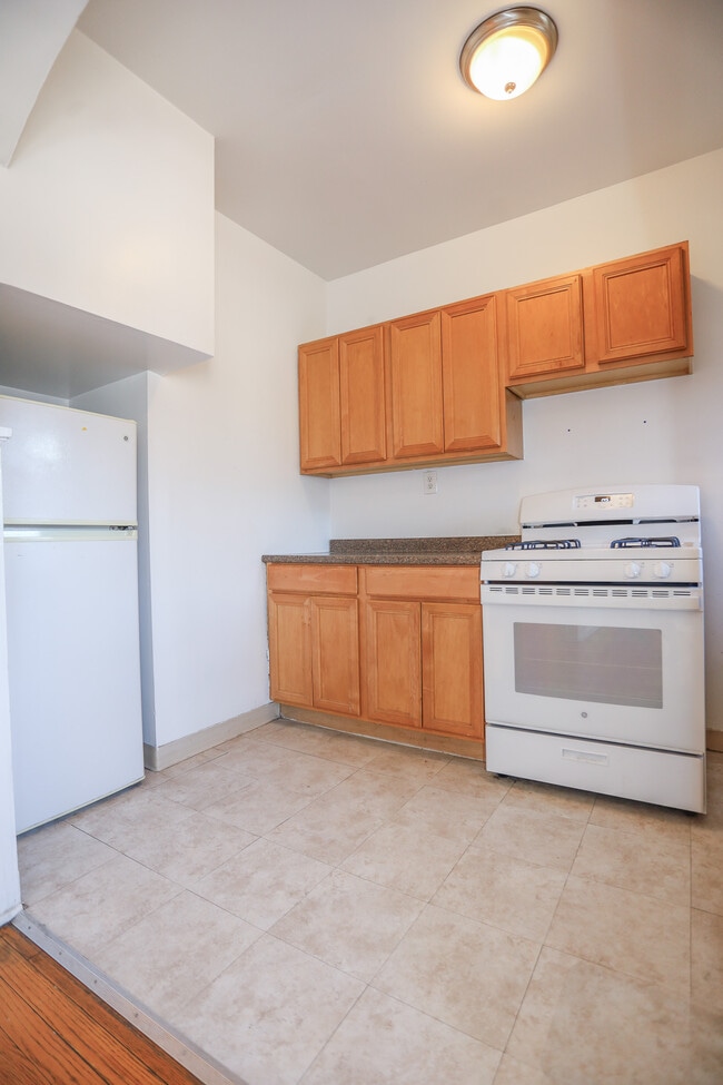 Photo - 1624 W Lunt Ave Apartment Unit #3A