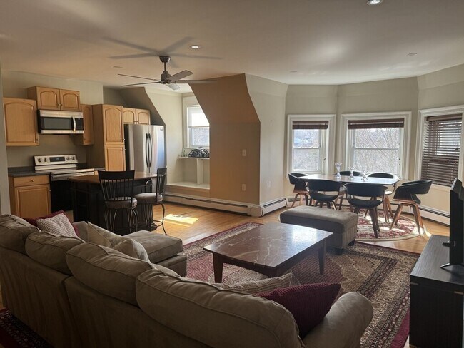 Photo - 318 Tappan St Unit 3Furni