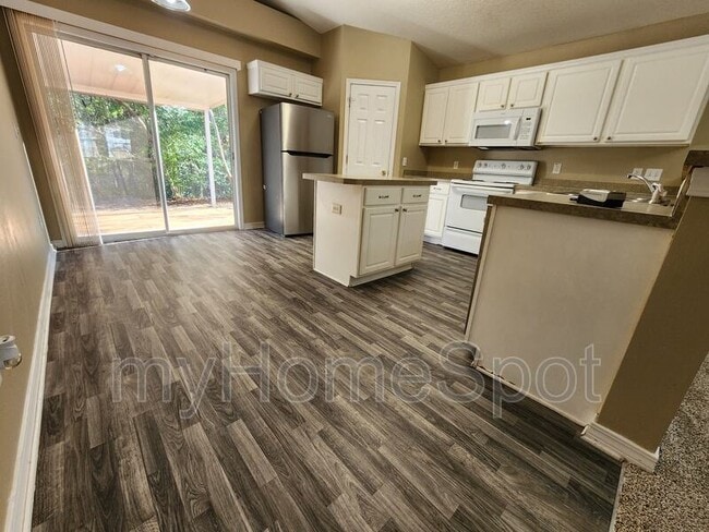 Photo - 1589 Galvin Ave