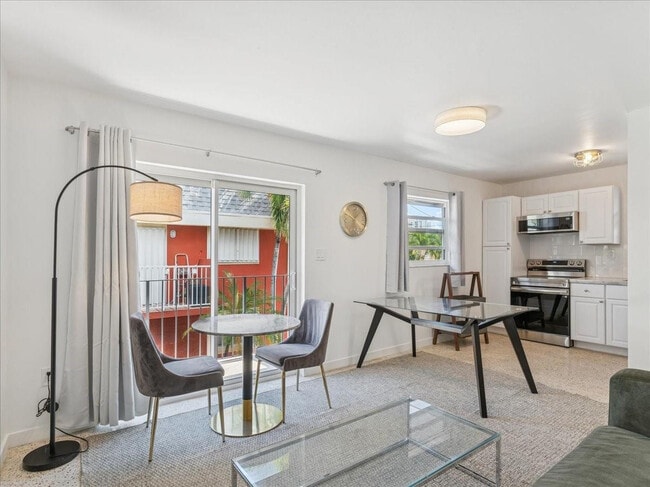 Photo - 421 SW 9th St Unidad 3