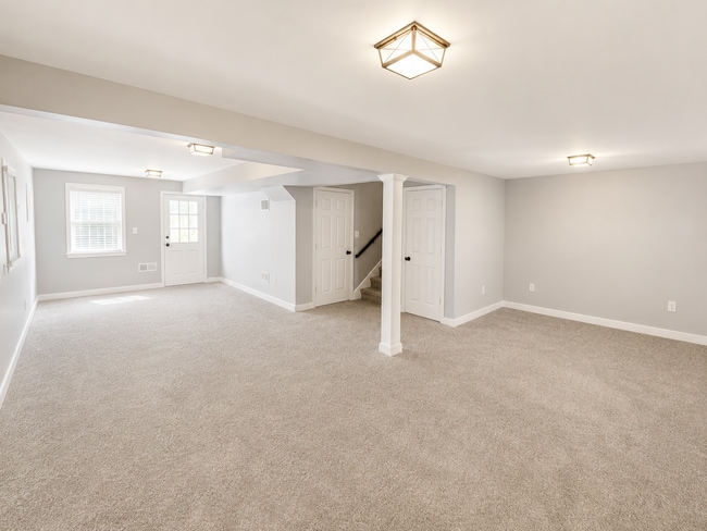 Photo - 1601 Lynn Way